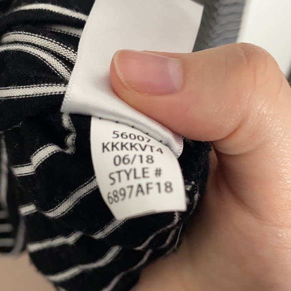 Aero Long Sleeve Seriously Soft Striped V-Neck Tee size S - Picture 8 of 8